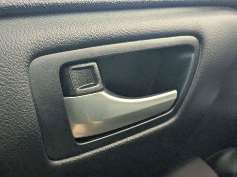 Used 2016 Toyota Camry SE FWD image 40