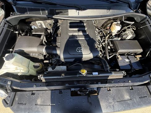 Used 2016 Toyota Tundra SR5 w/ SR5 Upgrade Package image 17