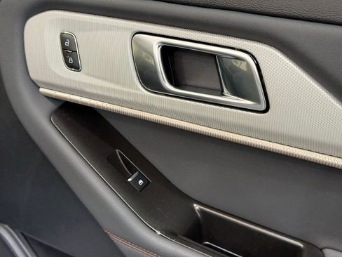 New 2026 Ford Explorer Active w/ Active Comfort Package image 24