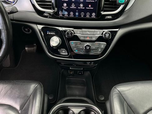 Used 2020 Chrysler Pacifica Touring-L Plus w/ S Appearance Package image 17