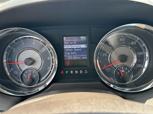 Used 2015 Chrysler Town & Country Touring FWD image 24