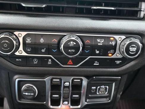 Used 2024 Jeep Wrangler Unlimited Rubicon AWD/4WD image 23
