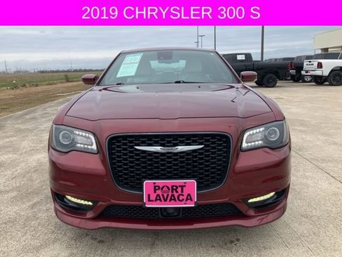Used 2019 Chrysler 300 S w/ Safetytec Plus Group image 2