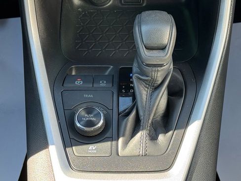 Certified 2025 Toyota RAV4 LE image 40