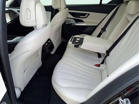Used 2025 Mercedes-Benz E 450 4MATIC Sedan image 17