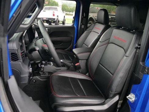Used 2024 Jeep Wrangler Rubicon AWD/4WD image 3