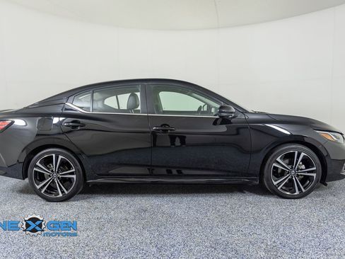Used 2022 Nissan Sentra SR w/ SR Premium Package FWD image 8
