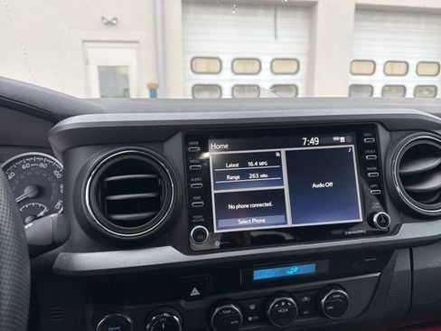 Used 2021 Toyota Tacoma TRD Off-Road w/ Technology Package image 10