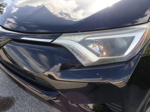 Used 2018 Toyota RAV4 LE image 3