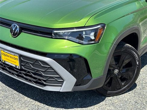 New 2025 Volkswagen Taos SE image 8