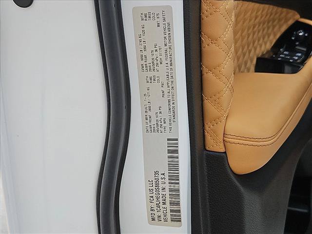 Used 2025 Jeep Grand Cherokee Summit AWD/4WD image 25