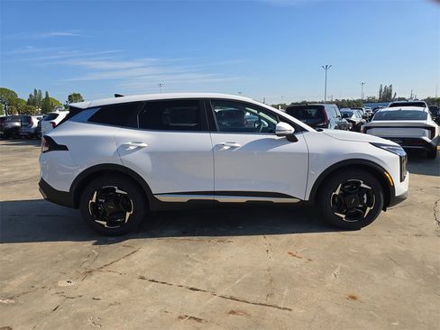 New 2026 Kia Sportage EX image 9