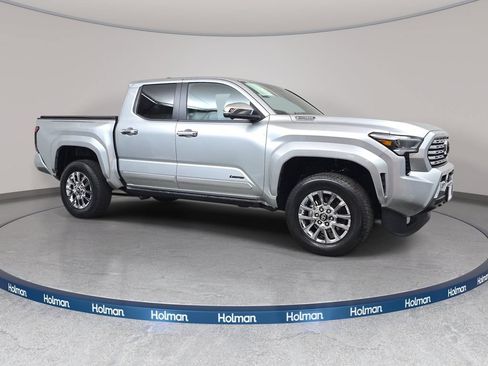 Used 2024 Toyota Tacoma Limited AWD/4WD image 4