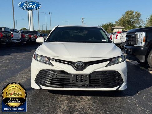 Used 2018 Toyota Camry LE image 2