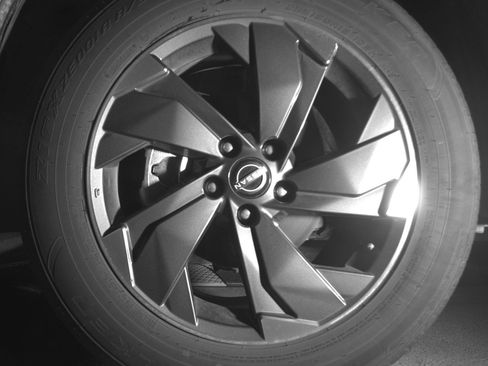 Used 2025 Nissan Rogue SV FWD image 12
