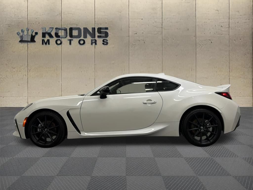 Used 2025 Toyota GR86 Premium RWD image 4