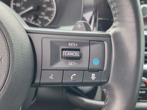 Used 2025 Nissan Pathfinder SV FWD image 37
