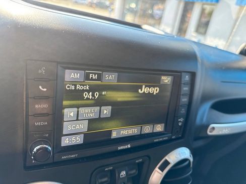 Used 2014 Jeep Wrangler Unlimited Sahara w/ Connectivity Group AWD/4WD image 24