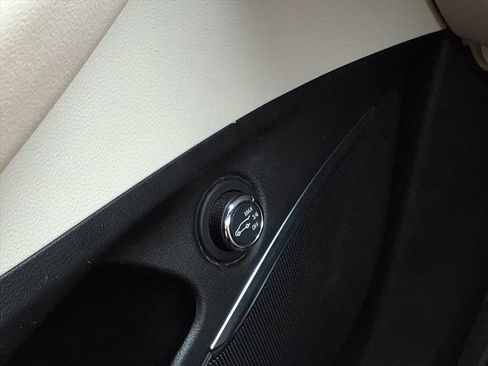 Used 2020 Buick Enclave Essence FWD image 16