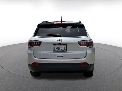 Used 2025 Jeep Compass Limited AWD/4WD image 12