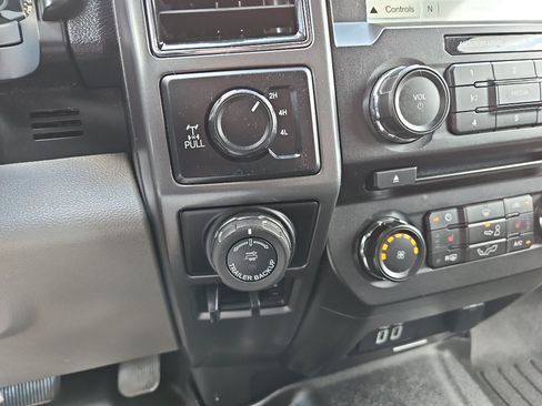 Used 2018 Ford F150 XLT w/ Equipment Group 302A Luxury AWD/4WD image 25