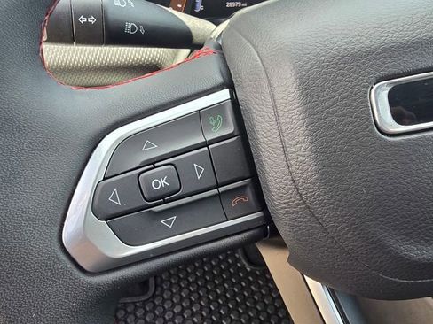 Used 2025 Jeep Compass Trailhawk image 32