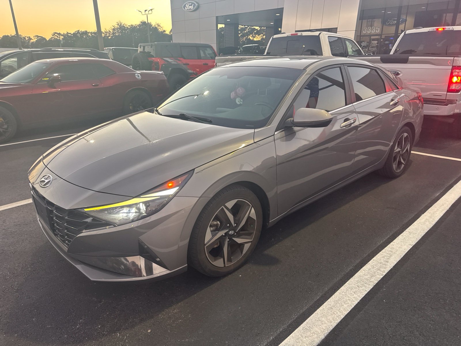 Used 2022 Hyundai Elantra Limited w/ Cargo Package FWD image 3