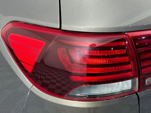 Used 2019 Kia Sorento LX image 37