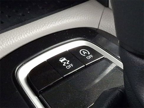 Certified 2025 Toyota Corolla Cross L image 25