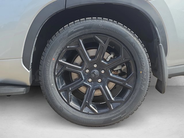 Used 2022 Toyota Highlander LE FWD image 25