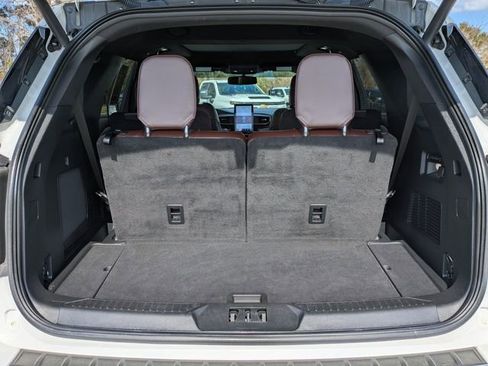 Used 2022 Ford Explorer Platinum w/ Technology Package image 13