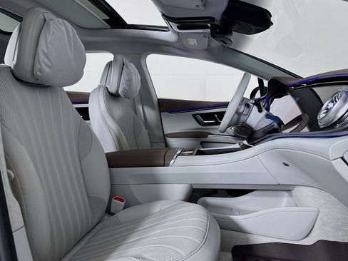 Certified 2023 Mercedes-Benz EQS 580 4MATIC Sedan image 8