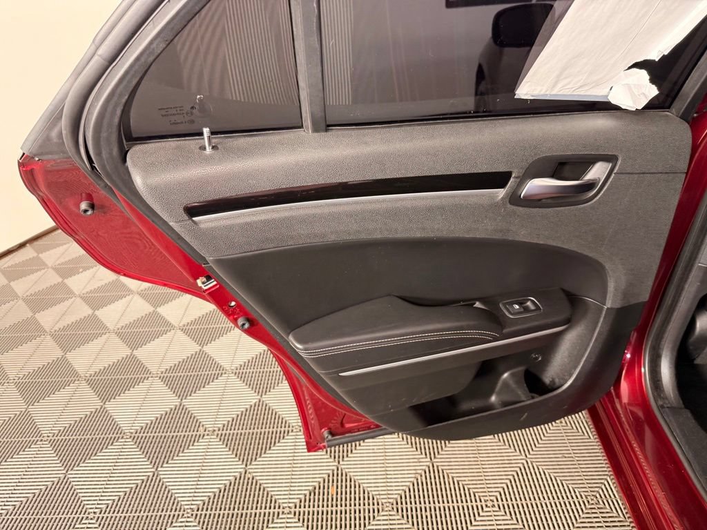 Used 2019 Chrysler 300 S AWD/4WD image 17