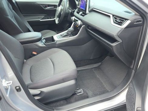 Used 2024 Toyota RAV4 XLE w/ Convenience Package image 9