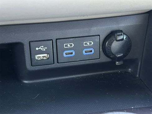 Certified 2022 Toyota Highlander Platinum image 32