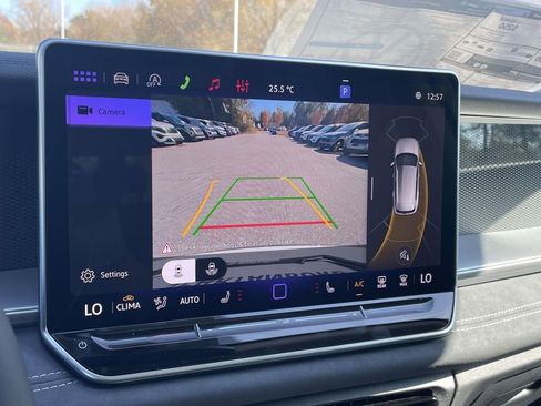 New 2026 Volkswagen Tiguan SE FWD image 23