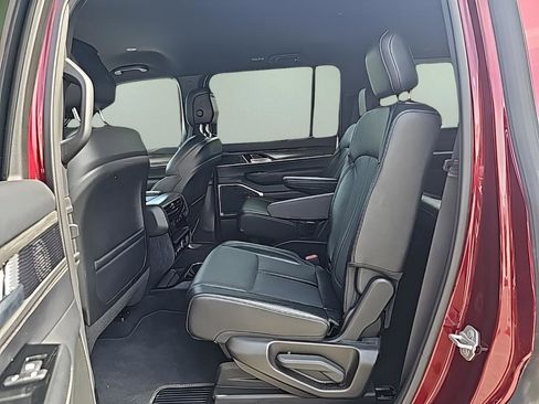 Used 2024 Jeep Wagoneer Series III image 26