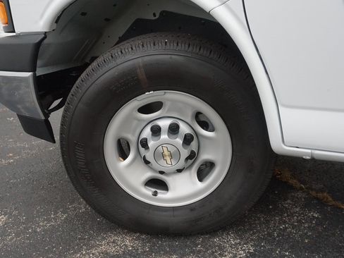 Certified 2025 Chevrolet Express 3500 w/ Driver Convenience Package image 24