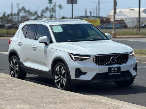 Used 2023 Volvo XC40 B4 Plus w/ Driver Assist Package FWD image 6