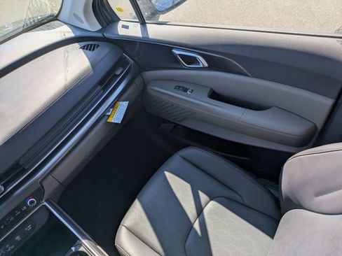 New 2026 Kia Carnival FWD image 16