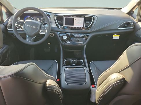 New 2026 Chrysler Pacifica Limited image 24