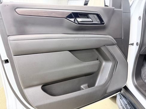 Used 2025 Chevrolet Suburban LS AWD/4WD image 8
