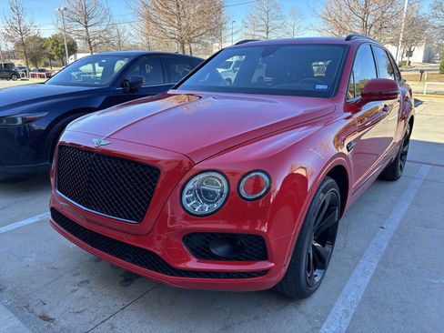 Used 2019 Bentley Bentayga image 2