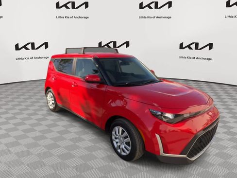Used 2023 Kia Soul LX FWD image 2