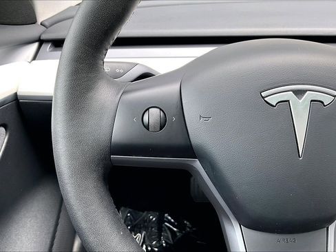 Used 2023 Tesla Model 3 Standard Range RWD image 16
