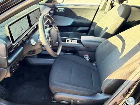 Used 2025 Hyundai Ioniq 6 SE RWD image 9
