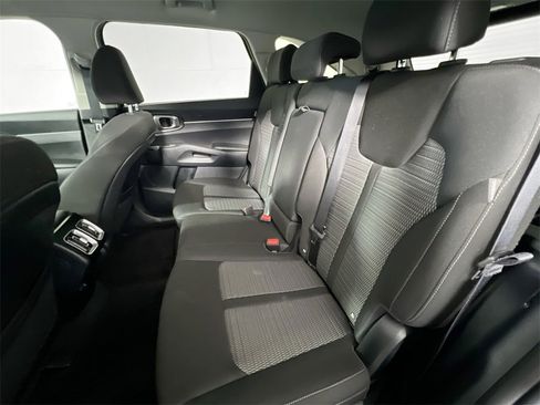 Certified 2024 Kia Sorento LX image 23