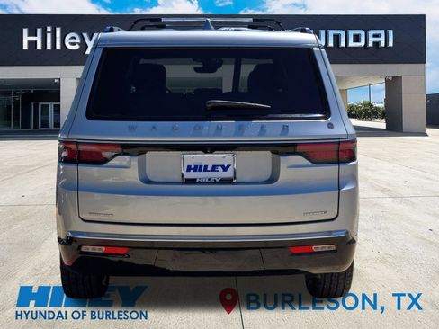 Used 2022 Jeep Wagoneer Series II w/ Premium Group I AWD/4WD image 5