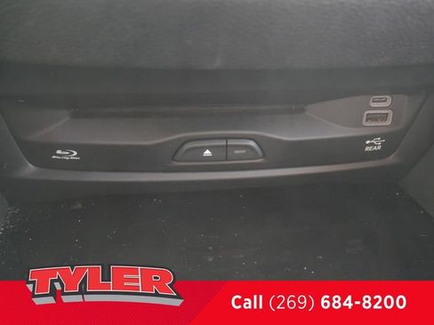 Used 2023 Chrysler Pacifica Limited w/ Uconnect Theater Family Group FWD image 34