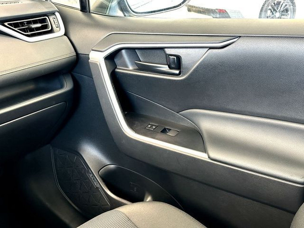 Certified 2025 Toyota RAV4 LE FWD image 26